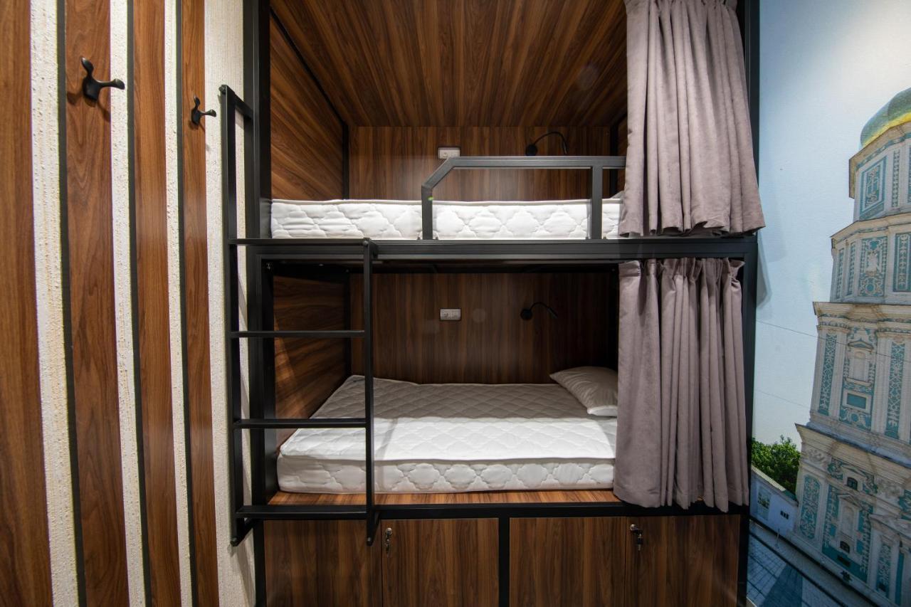 Misto Capsule Hotel Kiev Esterno foto