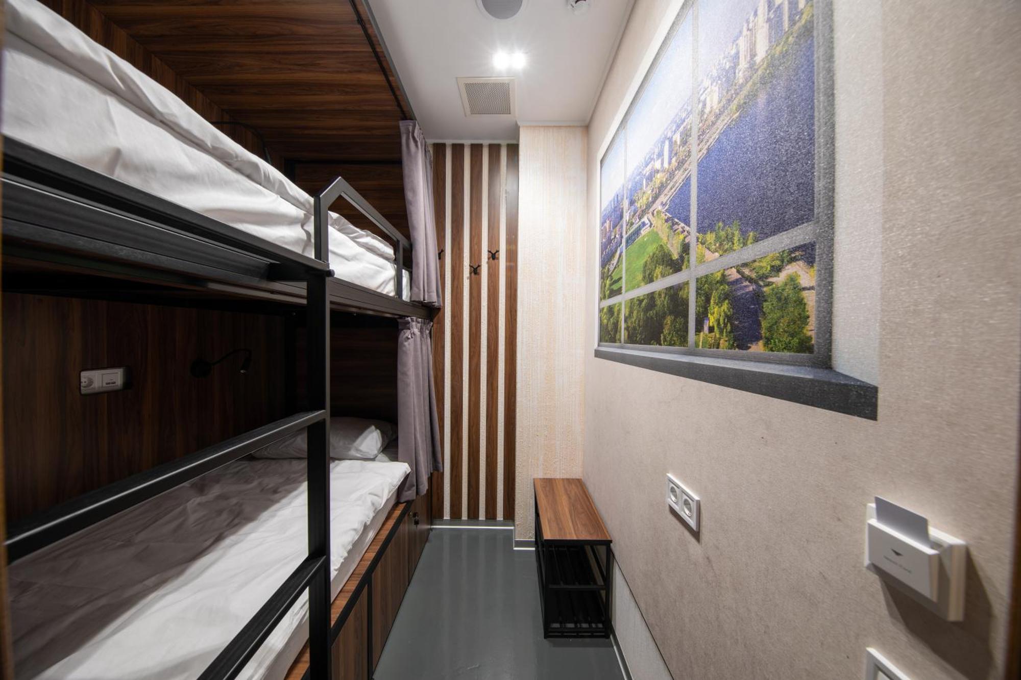 Misto Capsule Hotel Kiev Esterno foto