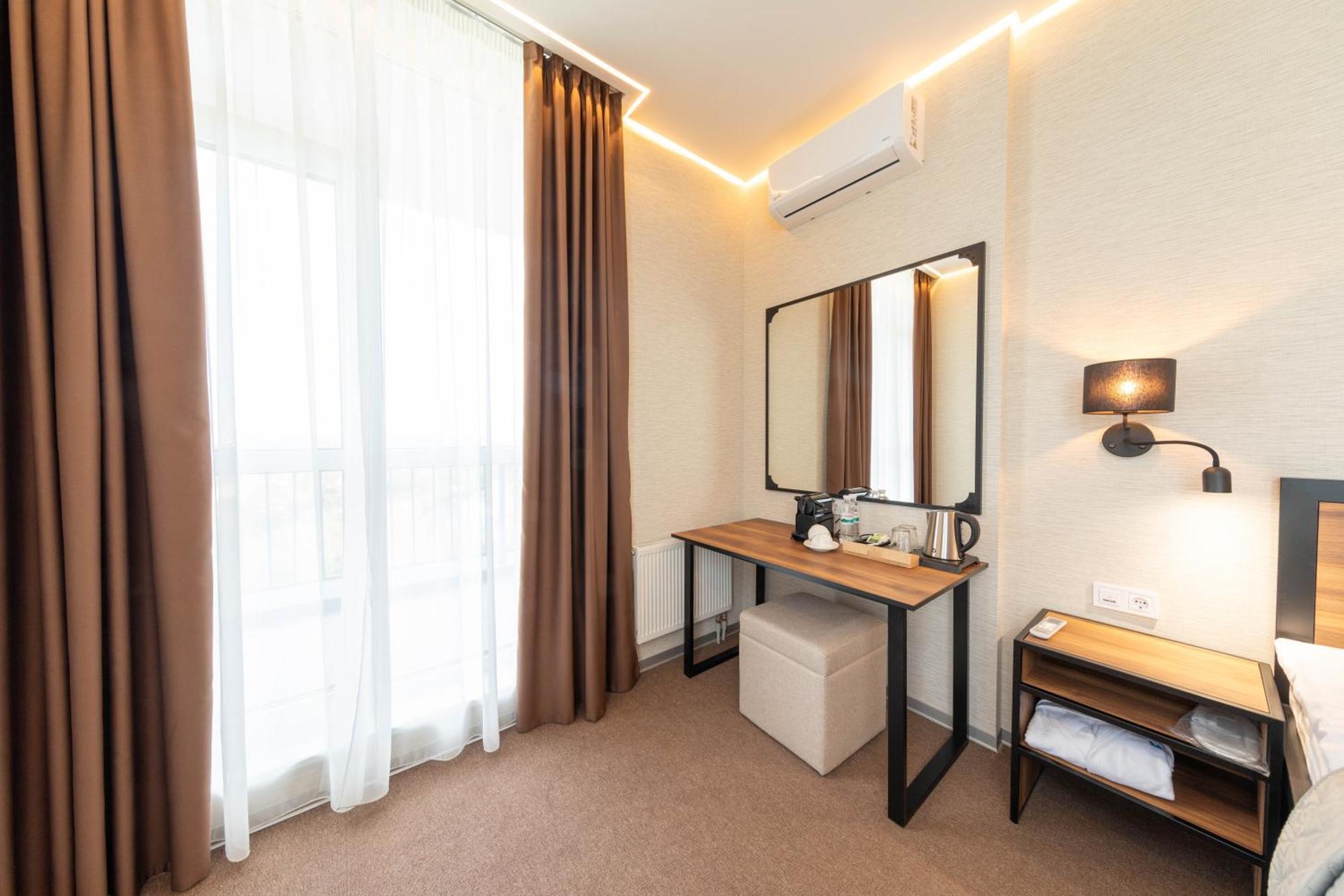 Misto Capsule Hotel Kiev Esterno foto